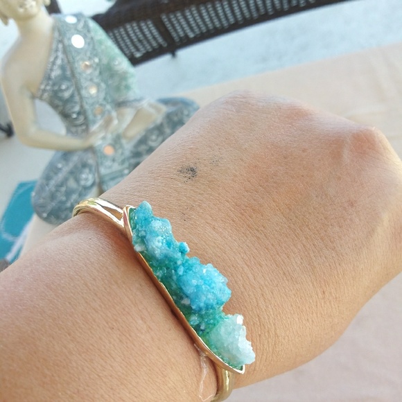 Turquoise color druzzy stone, cuff bracelet - Picture 4 of 5